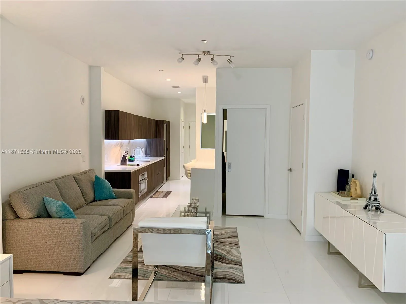 851 NE 1 Ave # 502, Miami FL 33132
