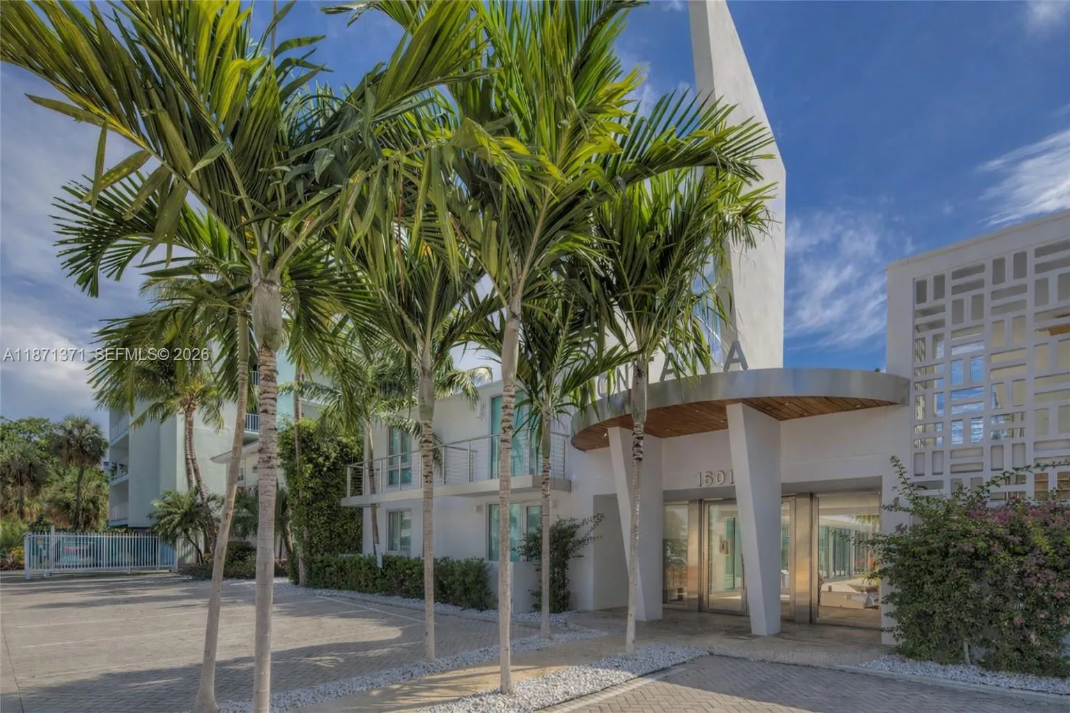 1 bedroom 1 bath for sale at 1601 West Ave # 210, Miami Beach FL 33139