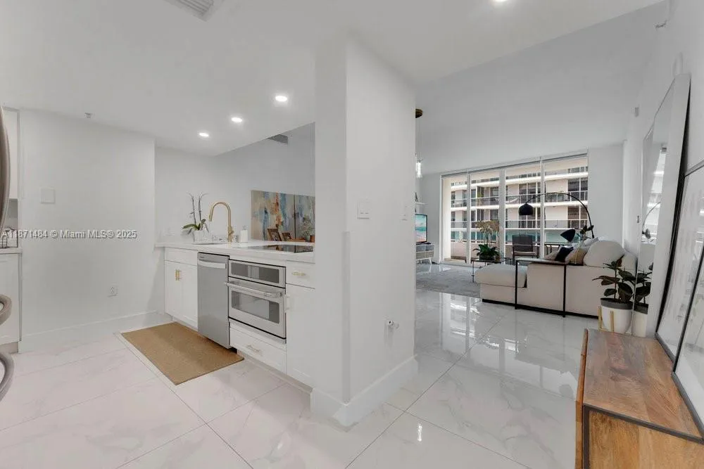 2 bedroom 2 bath for sale at 1800 N Bayshore Dr # 614, Miami FL 33132