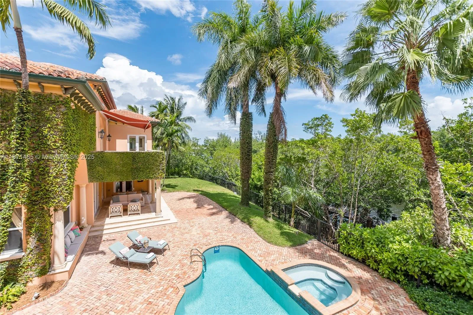 104 Paloma Dr, Coral Gables FL 33143