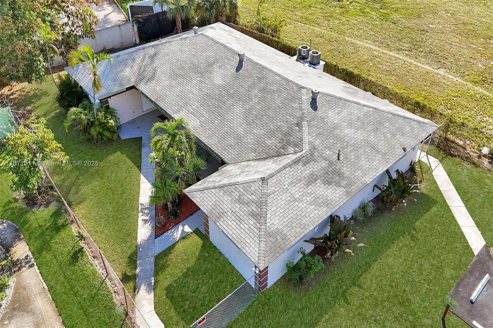 for sale at 400 NE 2nd St, Boynton Beach FL 33435