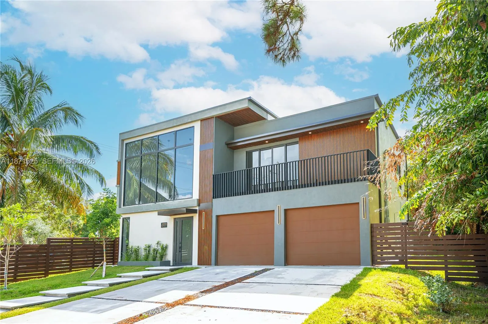 3 bedroom 3 bath for sale at 1200 SW 15th Ave, Fort Lauderdale FL 33312