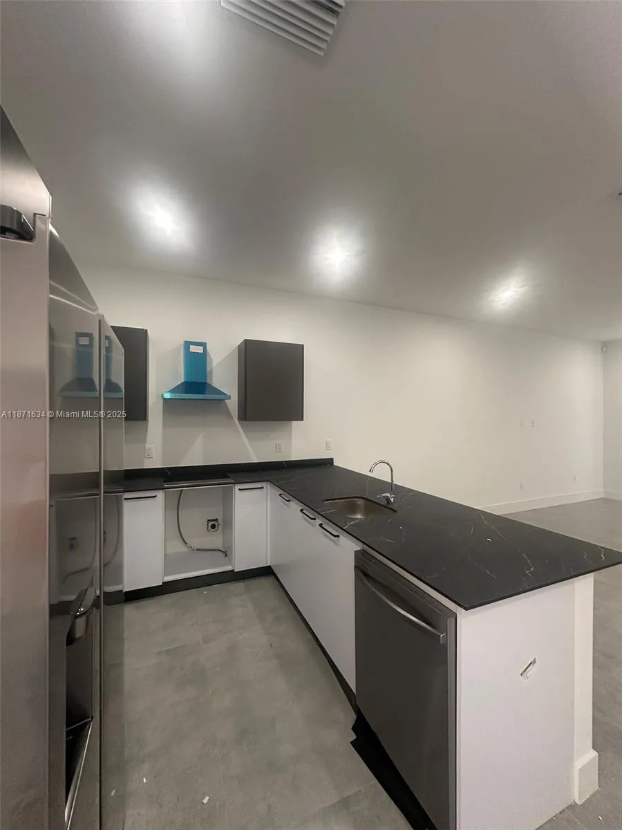 2423 NW 23rd Ln, Fort Lauderdale FL 33311