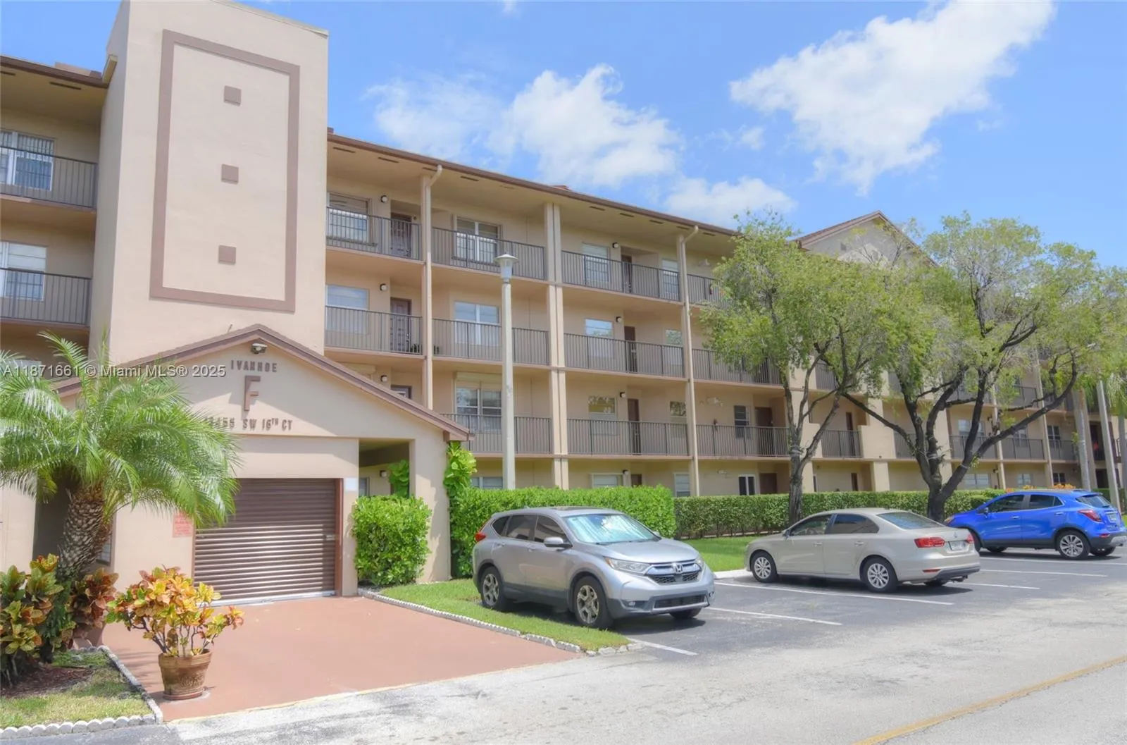 2 bedroom 2 bath for sale at 13455 SW 16th Ct # F114, Pembroke Pines FL 33027
