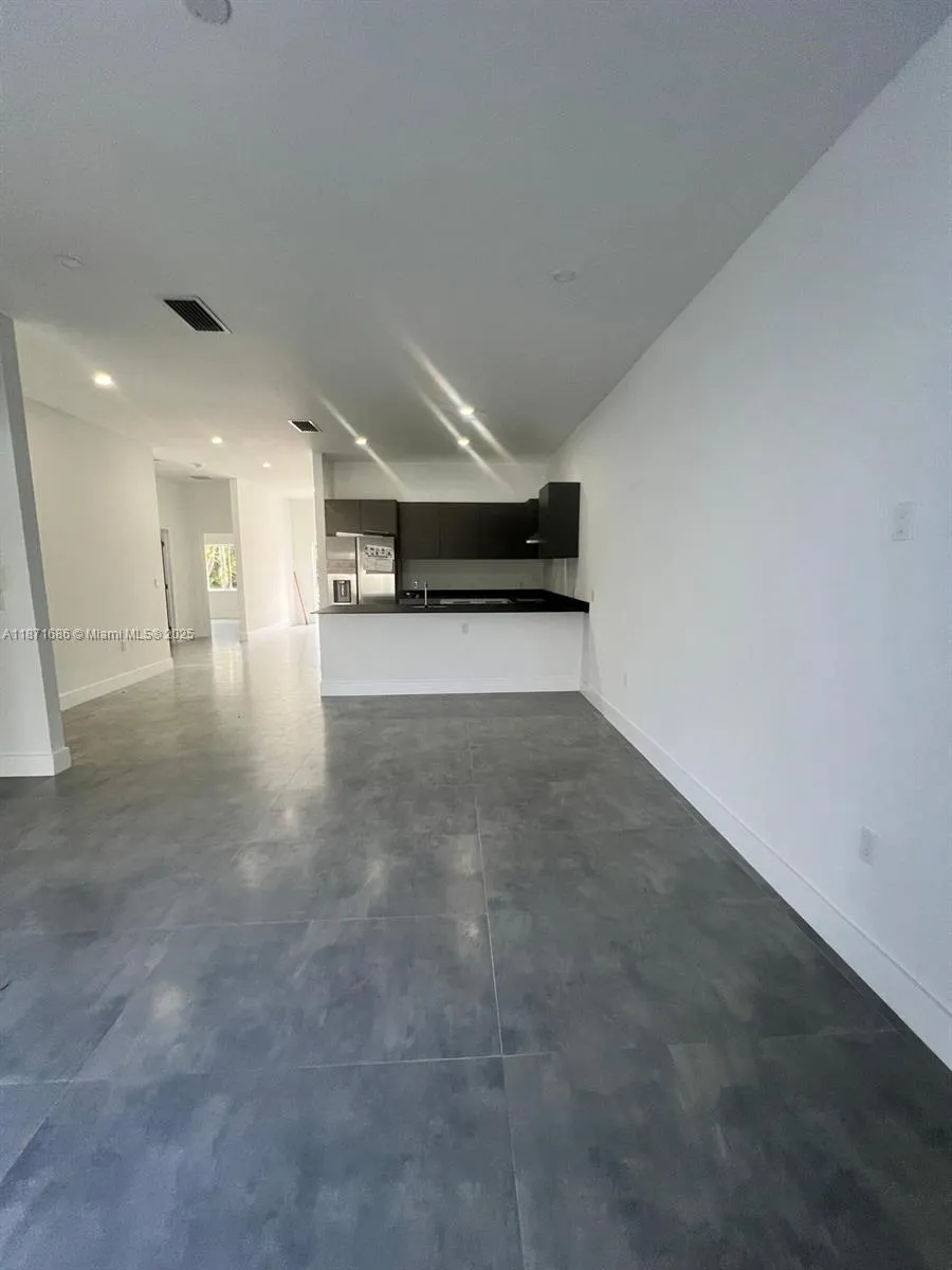 2421 NW 23rd Ln, Fort Lauderdale FL 33311
