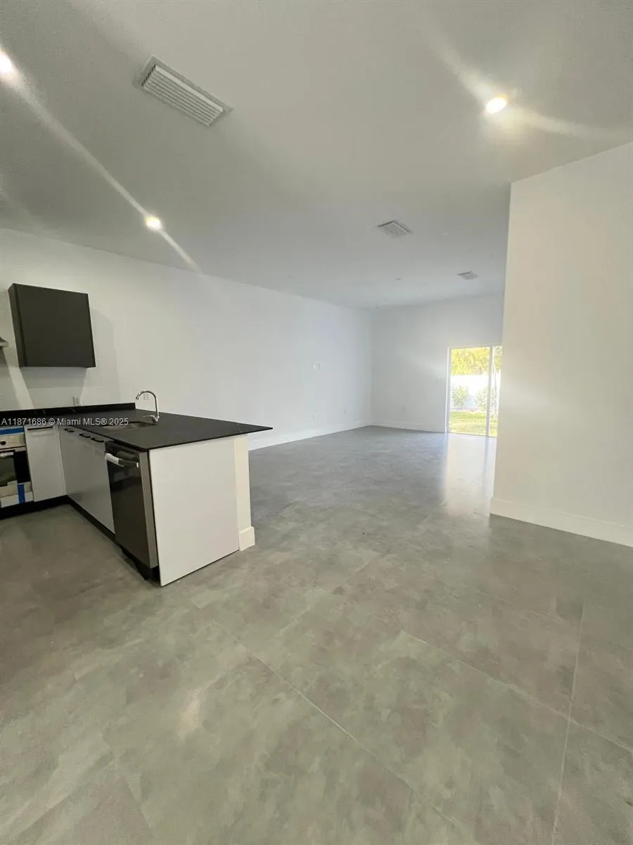 2421 NW 23rd Ln, Fort Lauderdale FL 33311