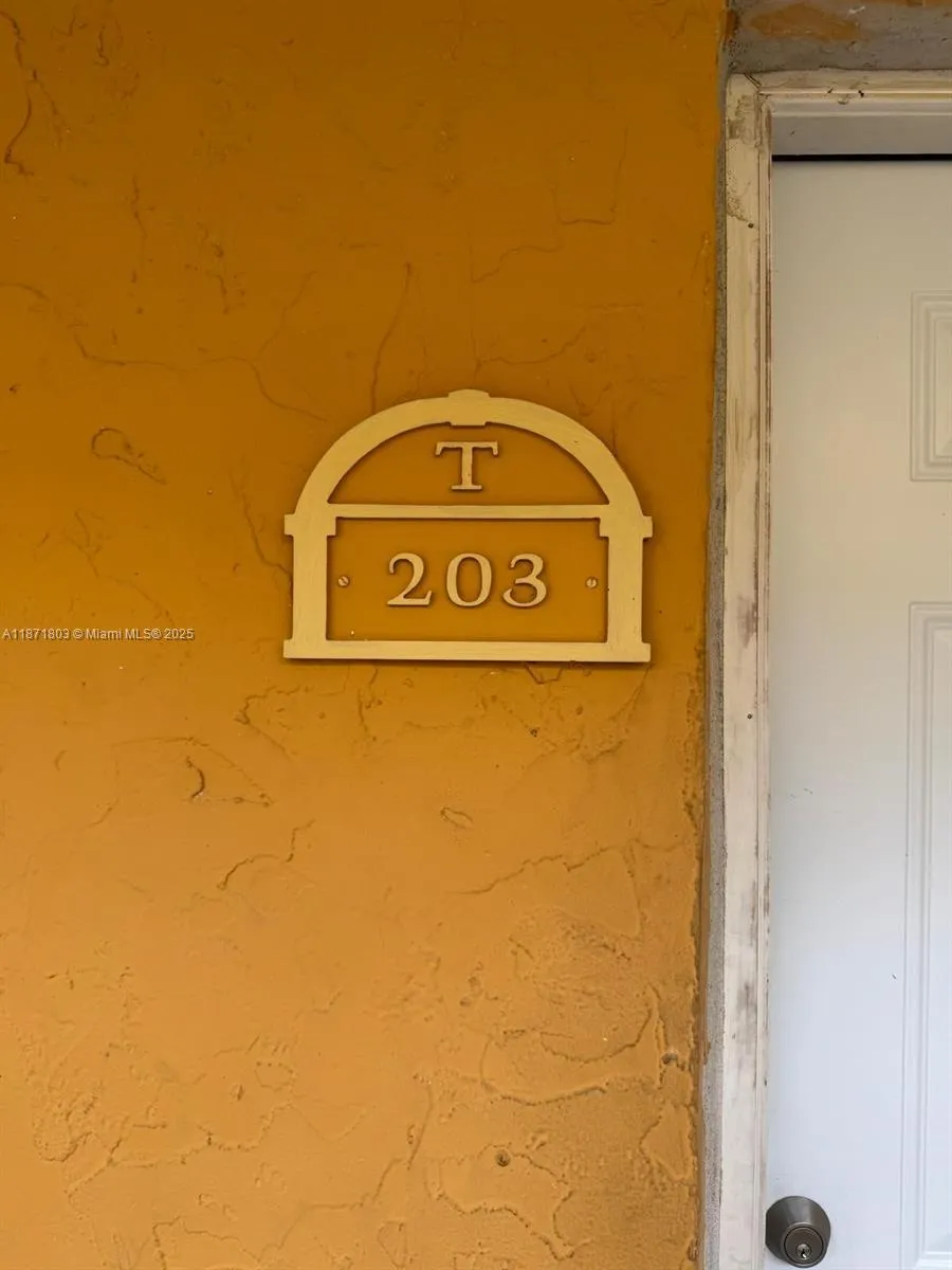 2 bedroom 2 bath for sale at 17901 NW 68th Ave # T203, Hialeah FL 33015