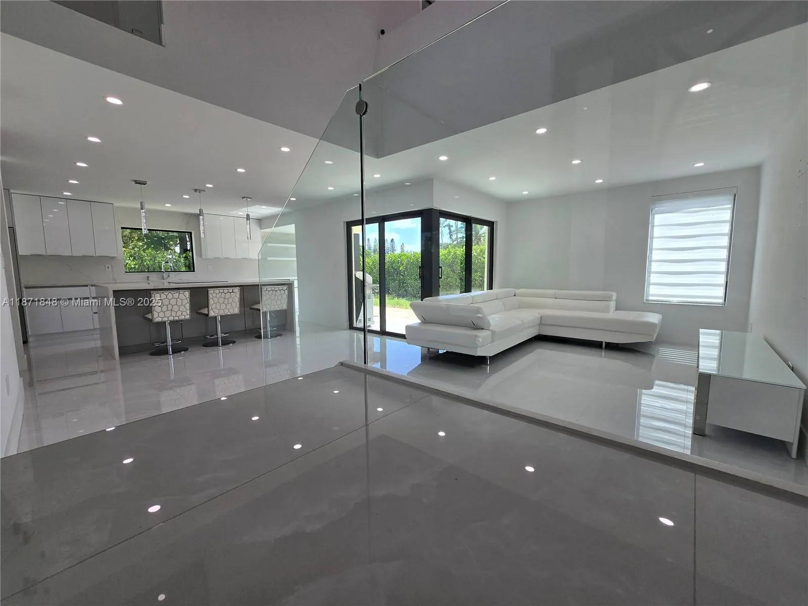 3 bedroom 3 bath for sale at 6711 SW 127th Pl, Miami FL 33183