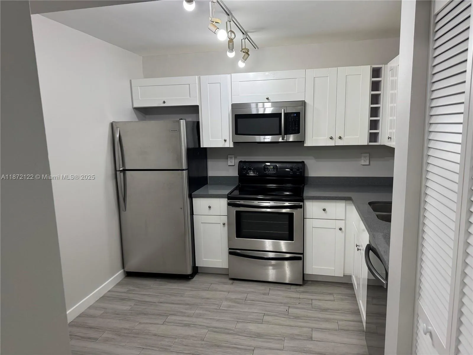 721 N Pine Island Rd # 201, Plantation FL 33324