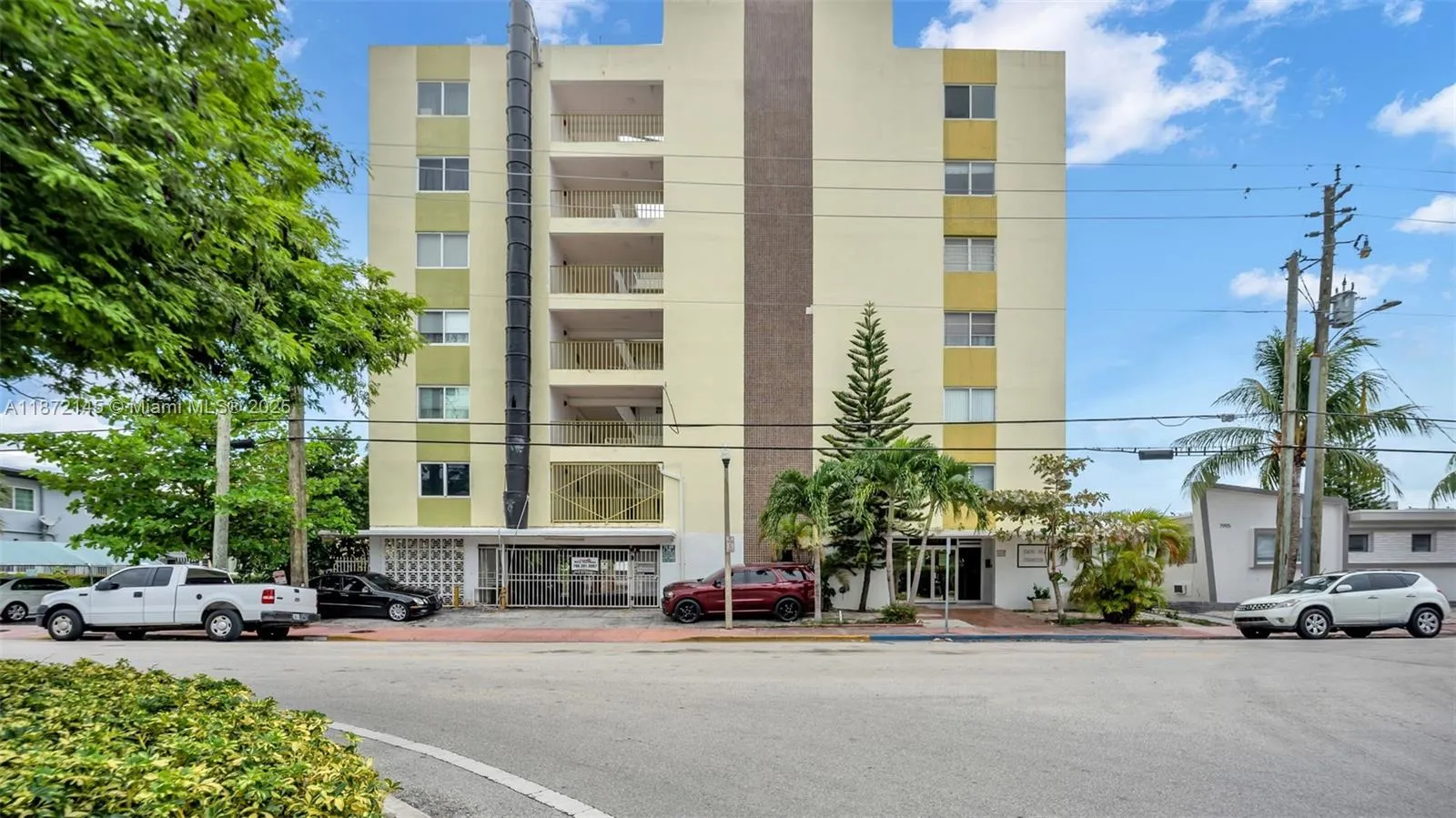 2 bedroom 2 bath for sale at 8001 Crespi Blvd # 4B, Miami Beach FL 33141