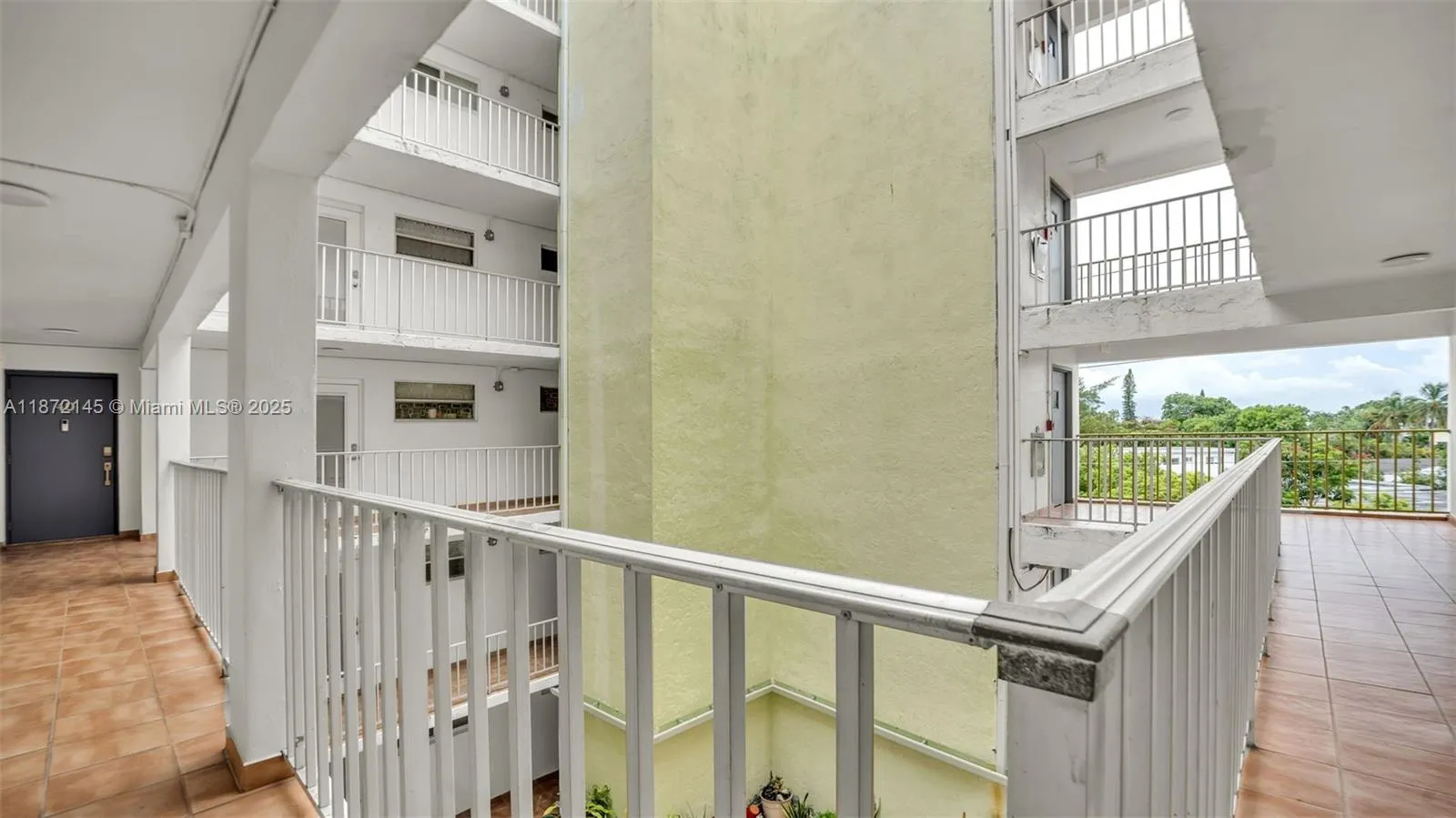 8001 Crespi Blvd # 4B, Miami Beach FL 33141
