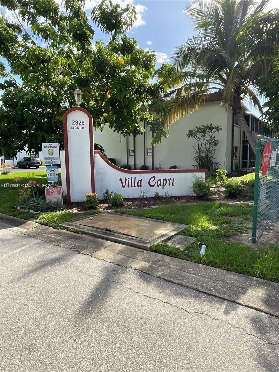 2 bedroom 2 bath for sale at 2828 Jackson Street # I3, Fort Myers FL 33901