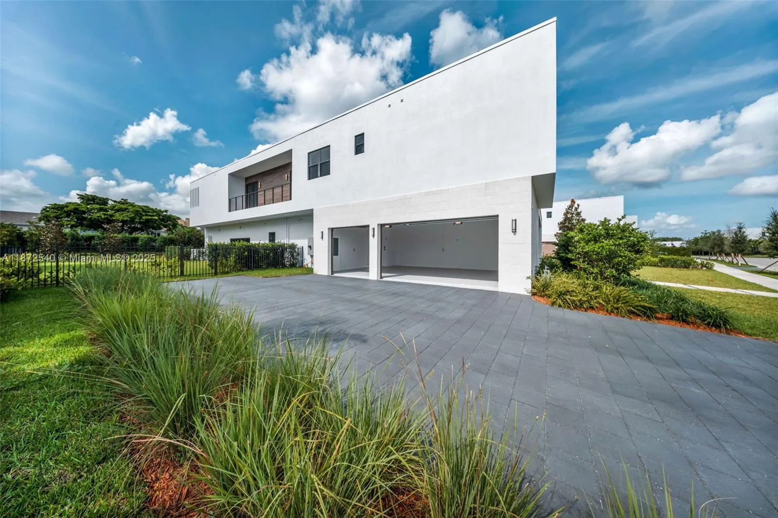 16740 N Botaniko Dr N, Weston FL 33326