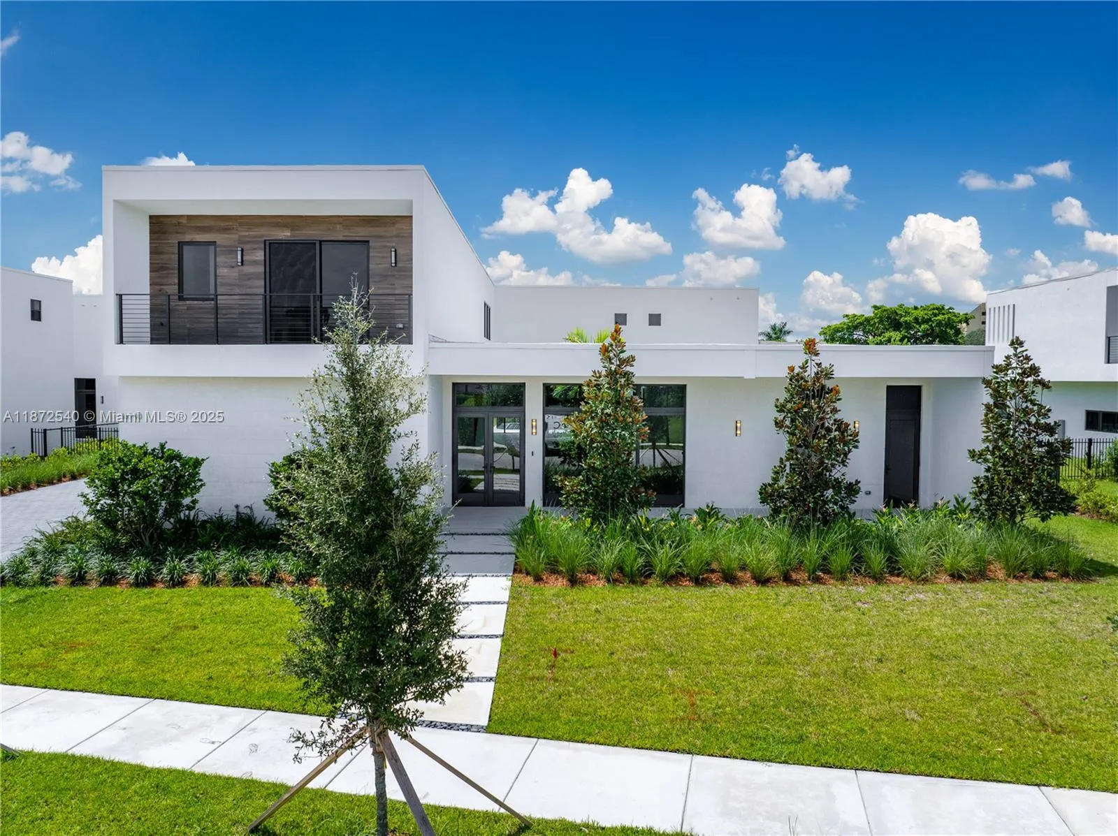 16740 N Botaniko Dr N, Weston FL 33326
