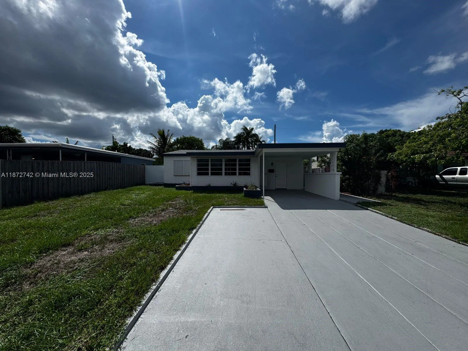 3 bedroom 2 bath for sale at 5373 NE 3rd Ter, Oakland Park FL 33334