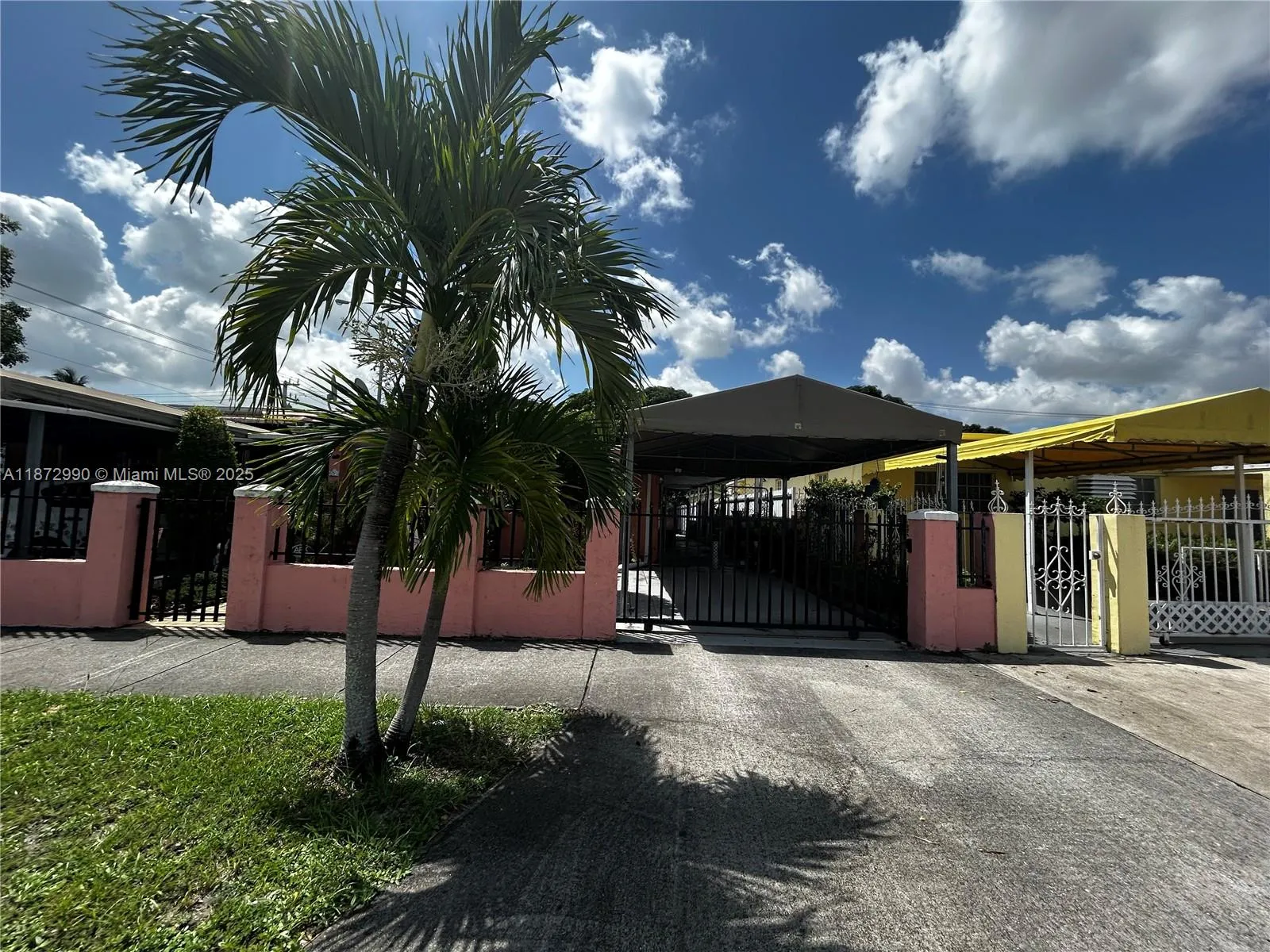 890 E 28th St, Hialeah FL 33013