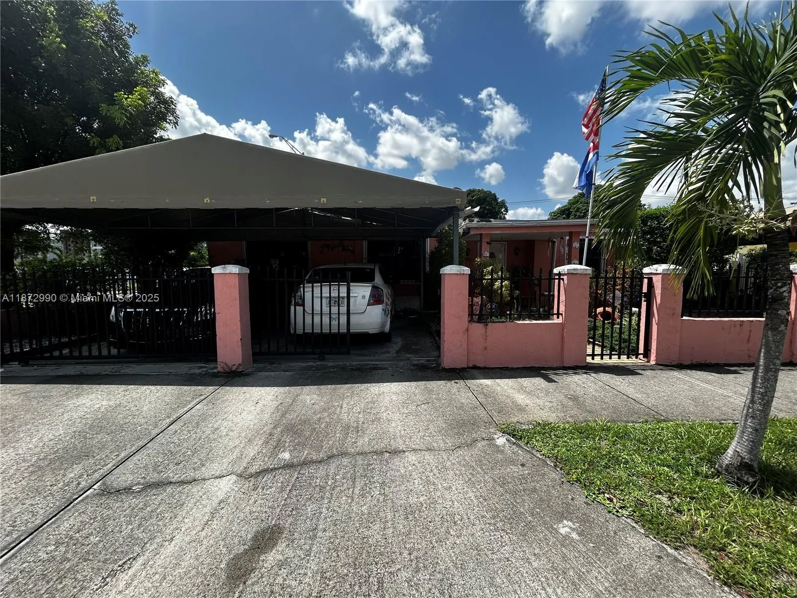 890 E 28th St, Hialeah FL 33013