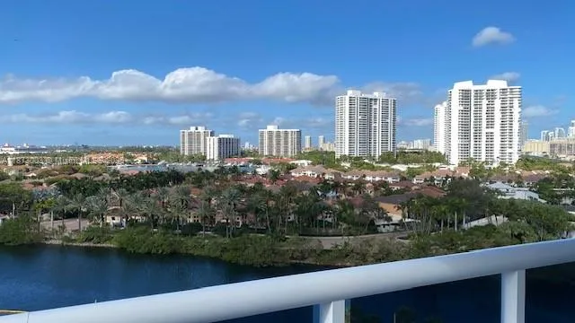 2 bedroom 2 bath for sale at 20505 E Country Club Dr # 1138, Aventura FL 33180