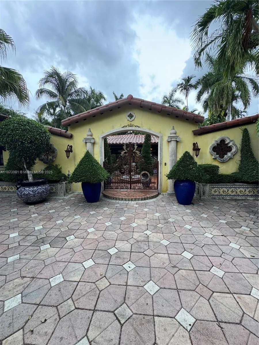 3030 Alton Rd, Miami Beach FL 33140