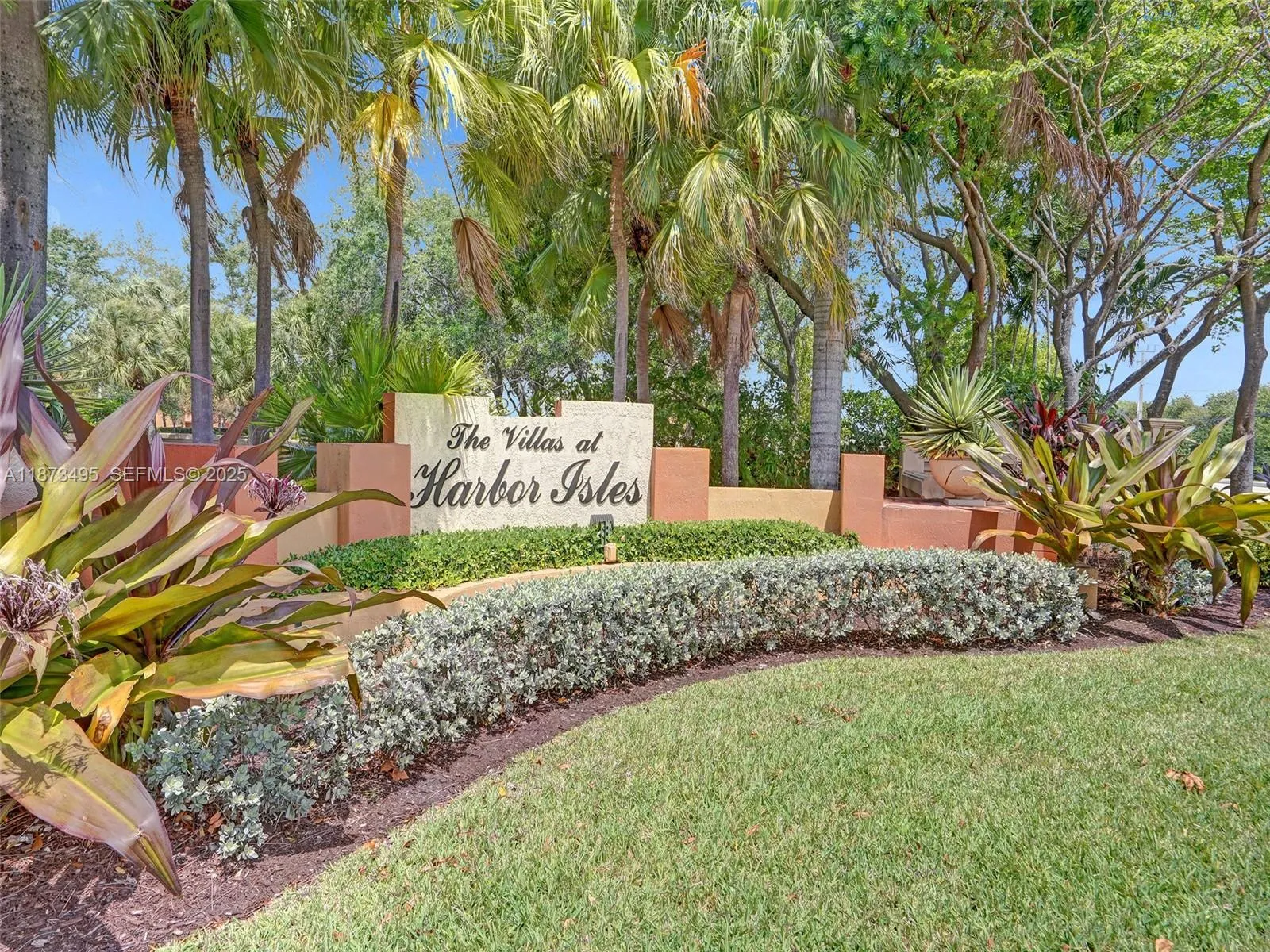 2225 Clipper Pl, Fort Lauderdale FL 33312