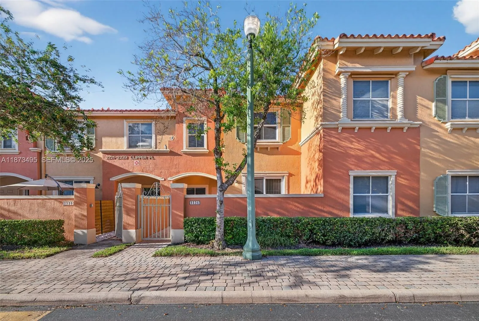 2225 Clipper Pl, Fort Lauderdale FL 33312