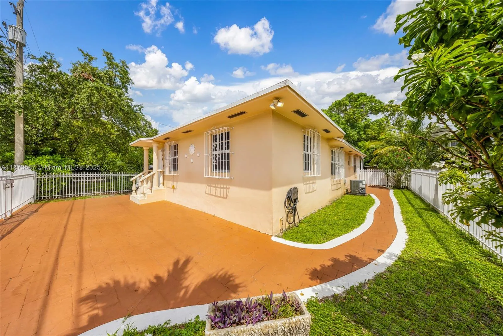 3 bedroom 1 bath for sale at 287 NW 31st St, Miami FL 33127