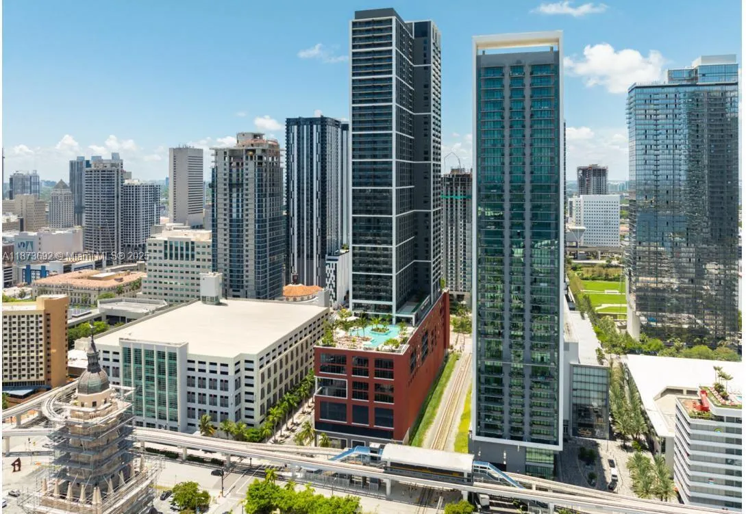 1 bedroom 1 bath for sale at 601 NE 1st Ave # 1720, Miami FL 33132