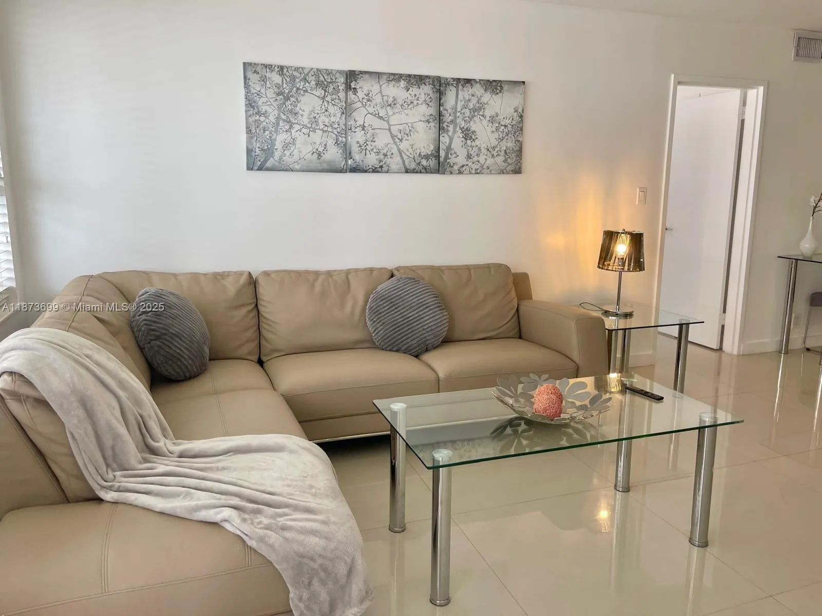2 bedroom 2 bath for sale at 5225 Collins Ave # 515, Miami Beach FL 33140