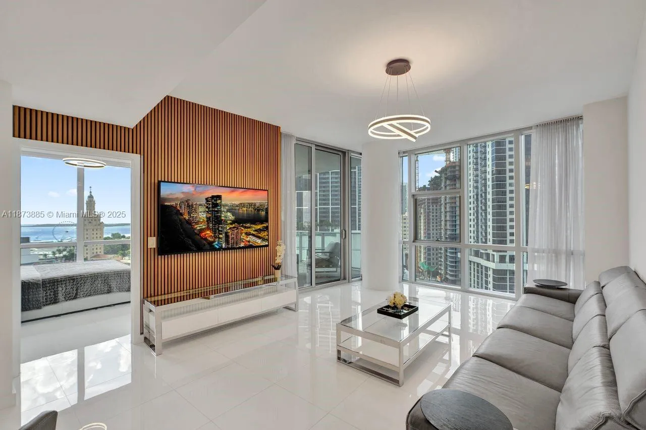 851 NE 1st Ave # 1411, Miami FL 33132