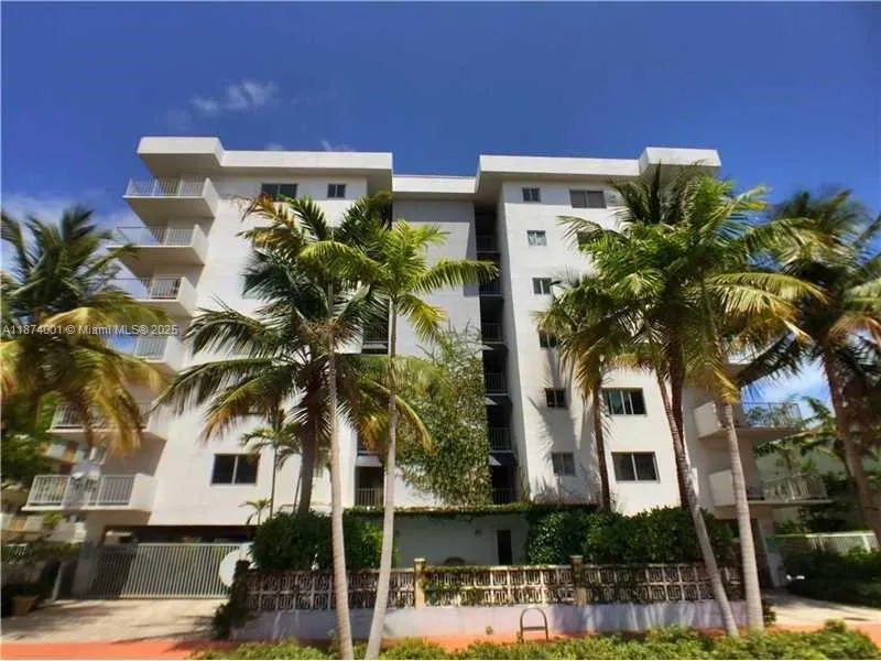 1 bedroom 1 bath for sale at 1025 Alton Rd # 507, Miami Beach FL 33139