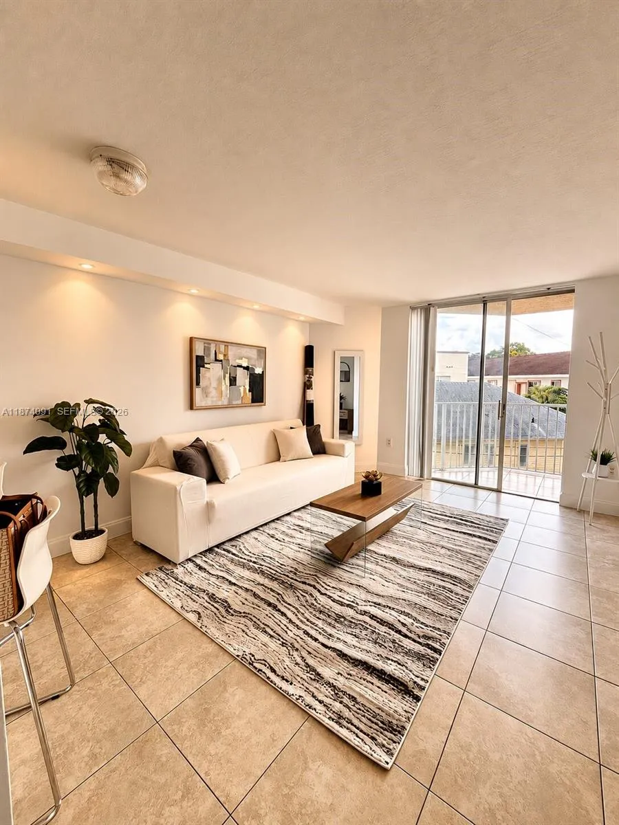 102 SW 6th Ave # 205, Miami FL 33130
