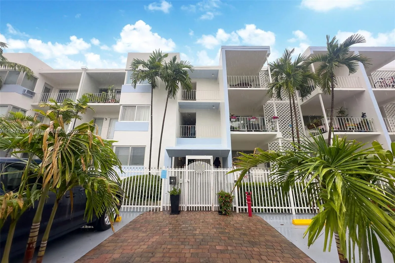 1 bedroom 1 bath for sale at 641 Espanola Way # 3, Miami Beach FL 33139