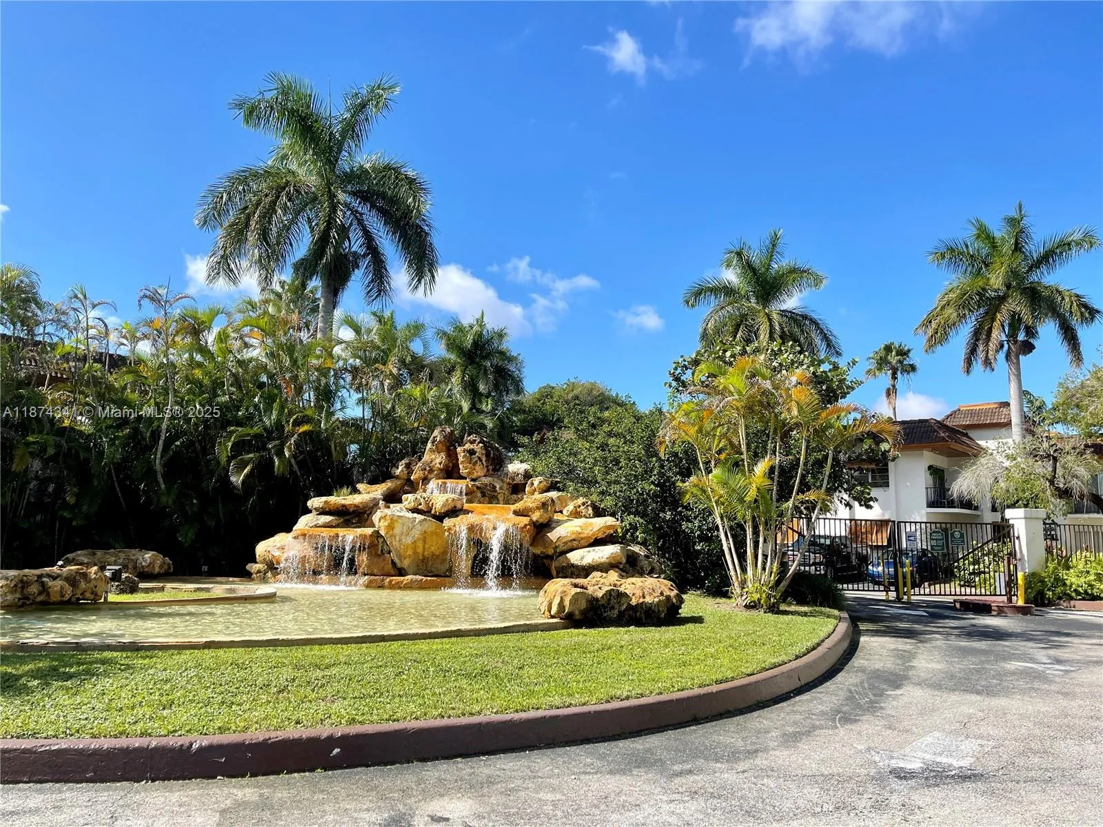 9456 SW 77th Ave # T4, Miami FL 33156