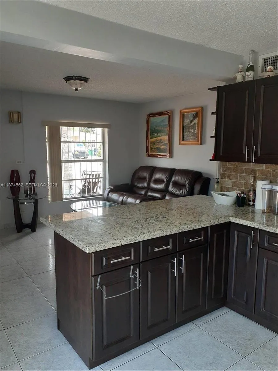 9360 SW 37th St, Miami FL 33165