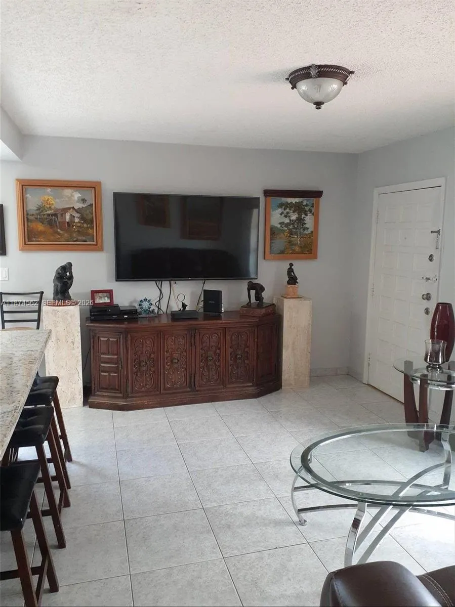 9360 SW 37th St, Miami FL 33165