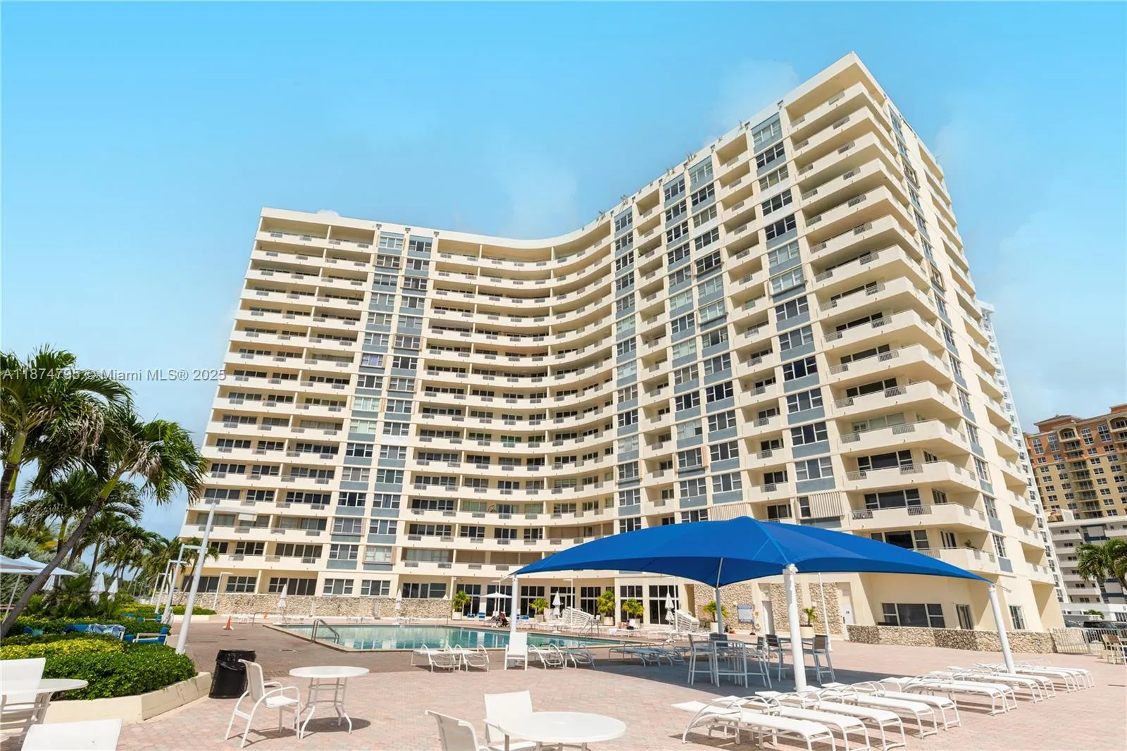 1 bedroom 1 bath for sale at 3180 S Ocean Dr # 1517, Hallandale Beach FL 33009