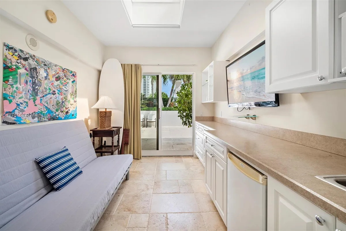 4775 Collins Ave # A14, Miami Beach FL 33140