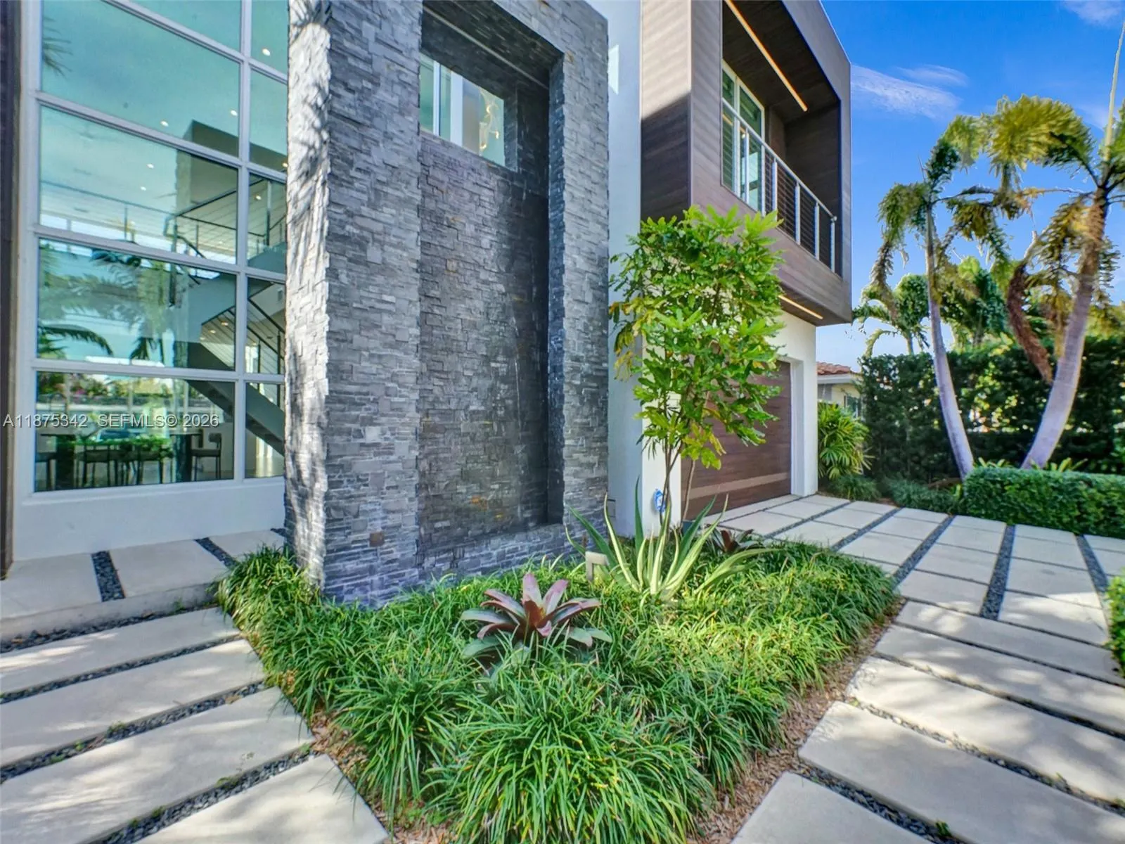 2217 NE 17th Ter, Wilton Manors FL 33305