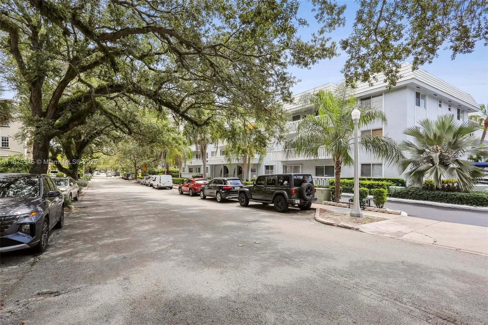 2 bedroom 2 bath for sale at 100 Edgewater Dr # 142, Coral Gables FL 33133