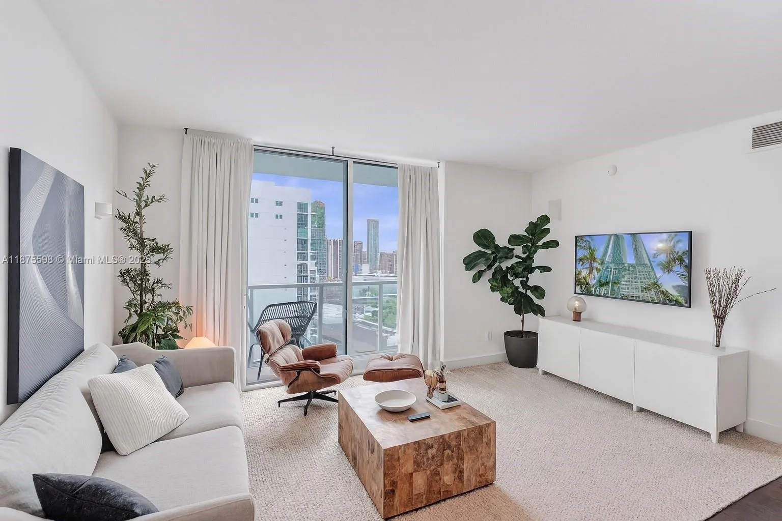 1 bedroom 1 bath for sale at 1900 N Bayshore Dr # 3207, Miami FL 33132