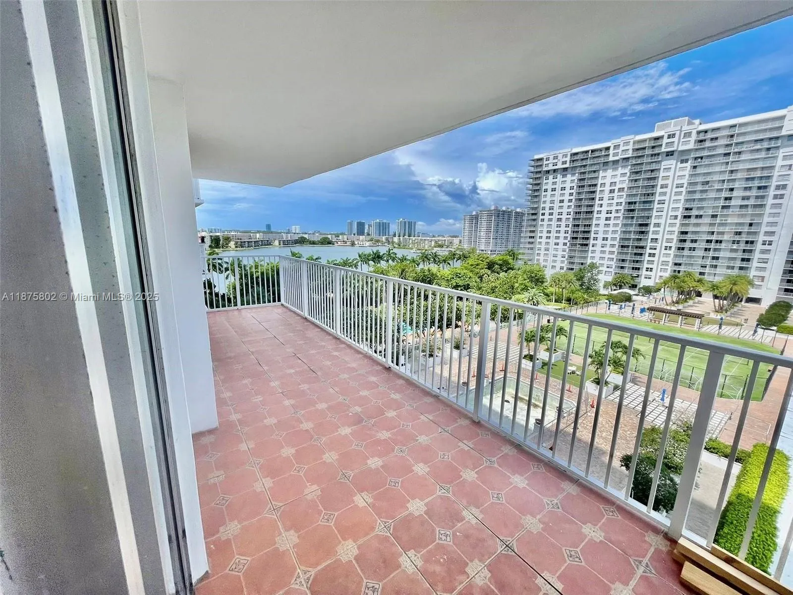 2851 NE 183rd St # 802E, Aventura FL 33160