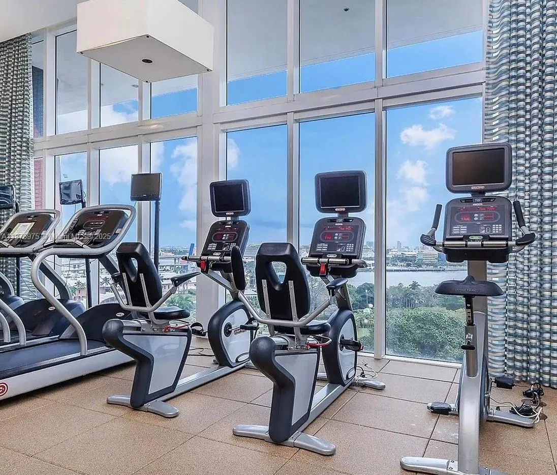 50 Biscayne Blvd # 606, Miami FL 33132