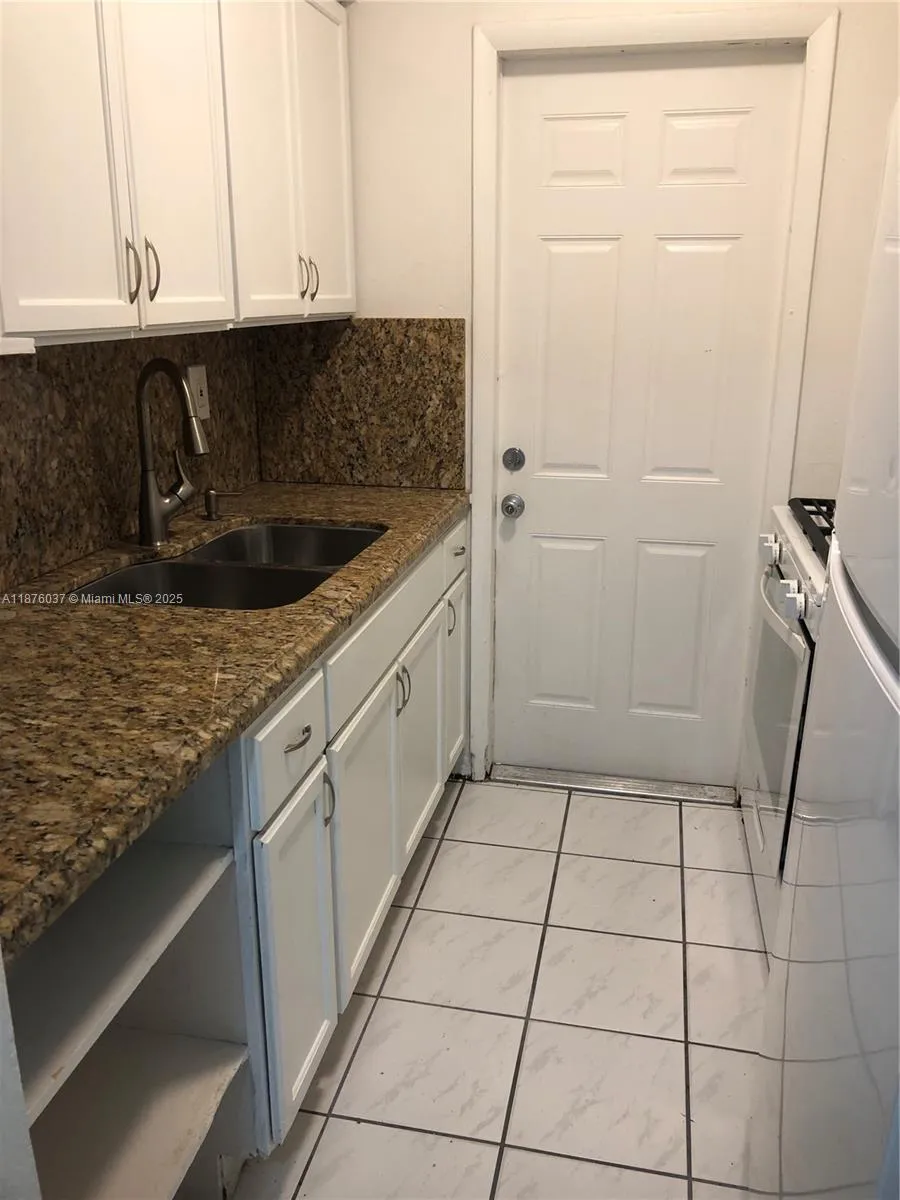7720 Harding Ave # 4, Miami Beach FL 33141