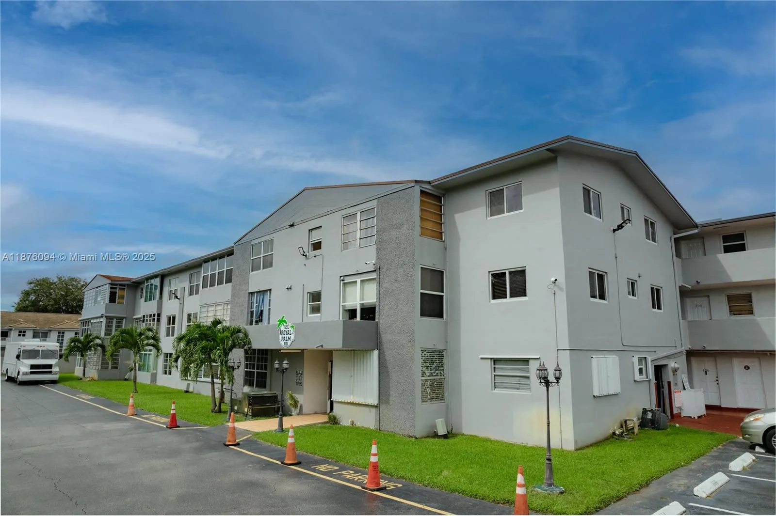 2 bedroom 1 bath Residential for sale at 120 Royal Palm Rd # 315, Hialeah Gardens FL 33016