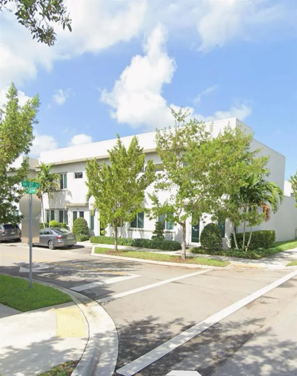 3 bedroom 2 bath for sale at 6670 NW 103rd Path # 1, Doral FL 33178