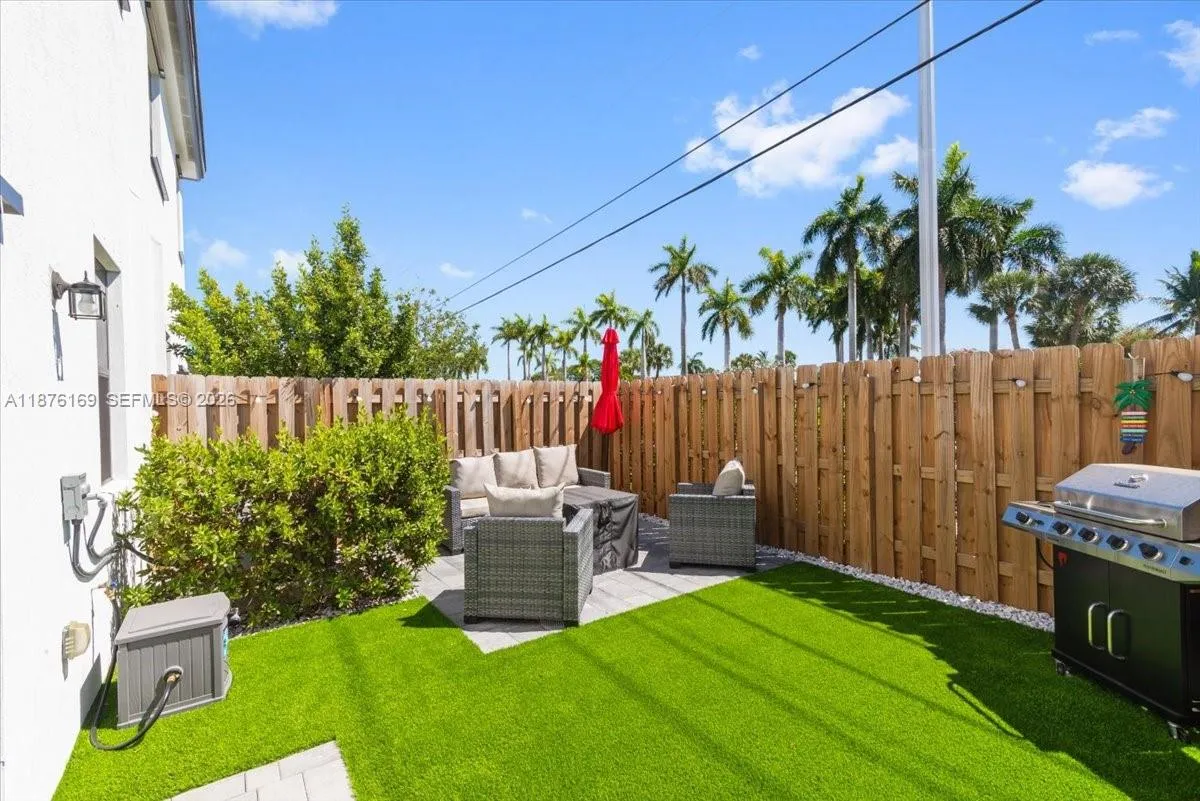 3 bedroom 2 bath for sale at 13378 SW 287th Ter, Homestead FL 33033