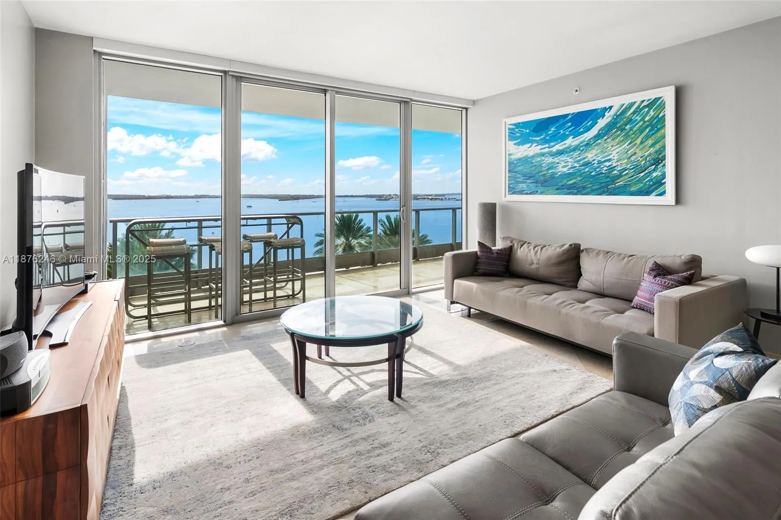 1 bedroom 1 bath for sale at 1331 Brickell Bay Dr # 1105, Miami FL 33131