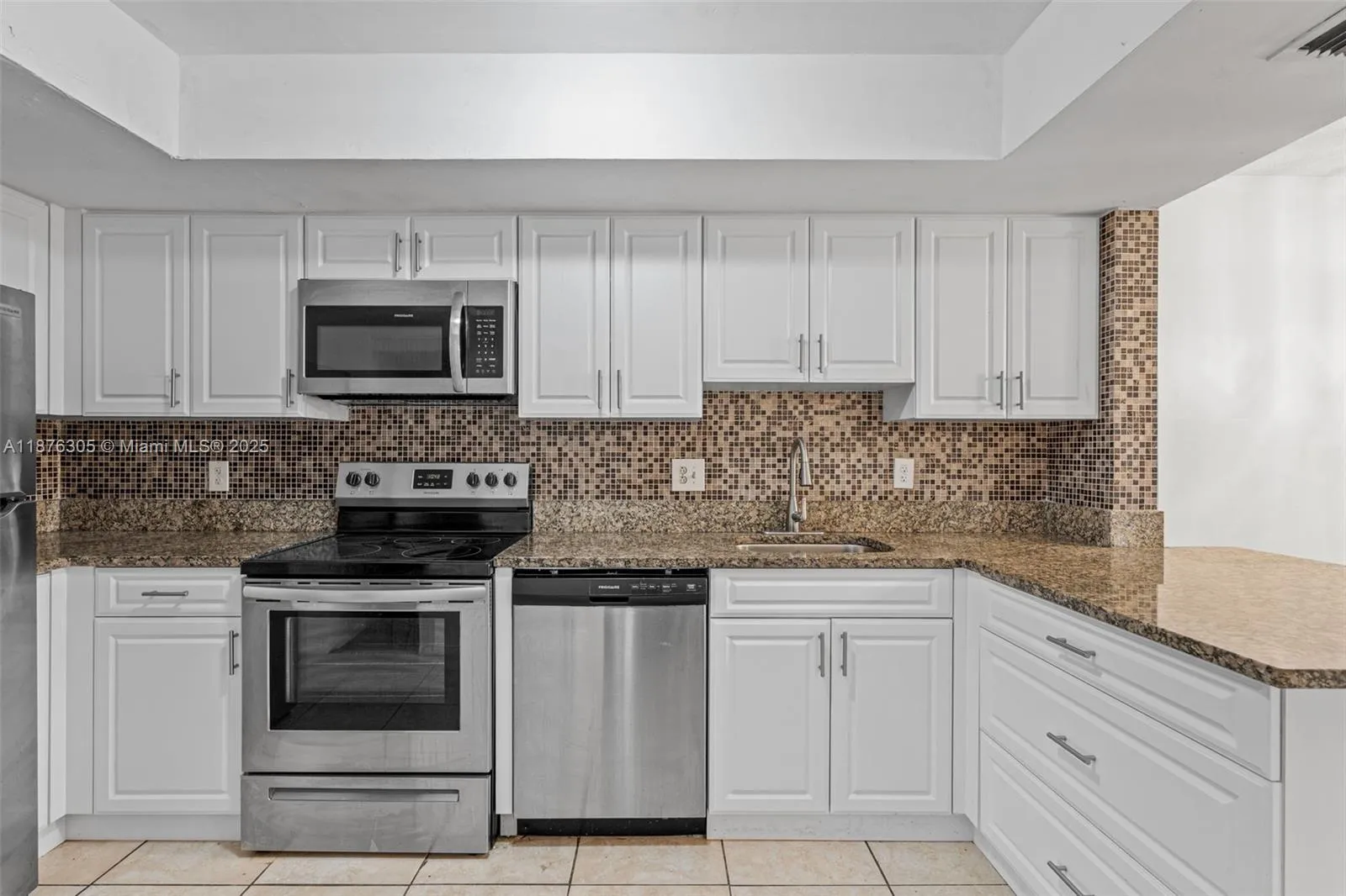 3 bedroom 2 bath for sale at 2607 NW 47th Ln # 3304, Lauderdale Lakes FL 33313