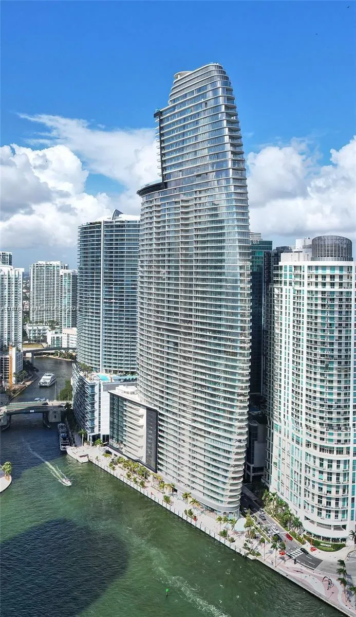 1 bedroom 1 bath for sale at 300 Biscayne Blvd Way # 2308, Miami FL 33131
