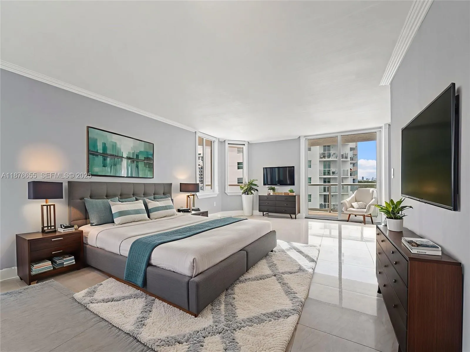 5900 Collins Av, Miami Beach FL 33140